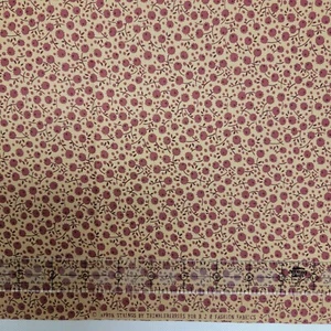 2 PCS THIMBLEBERRIES 1/2 YD APRON SPRINGS, 3/4 YD CIRCLE OF LOVE 2005, OOP, VTG - Picture 1 of 2