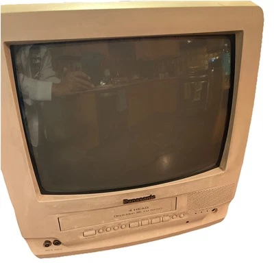 PANASONIC PV-C1330W 13" RETRO GAMING CRT TV VHS VCR Combo SOLO PIEZAS NO FUNCIONAN Foto 1 de 3