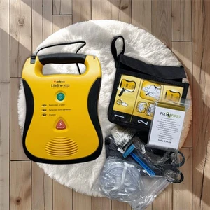 Lifeline AED Halbautomat Defibrillator LOT 2027 - Bild 1 von 3