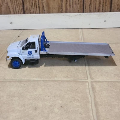 1/34 Ford F650 Rollback Delivery Truck New Holland Equipment Missing Wheel - Image 1 of 4