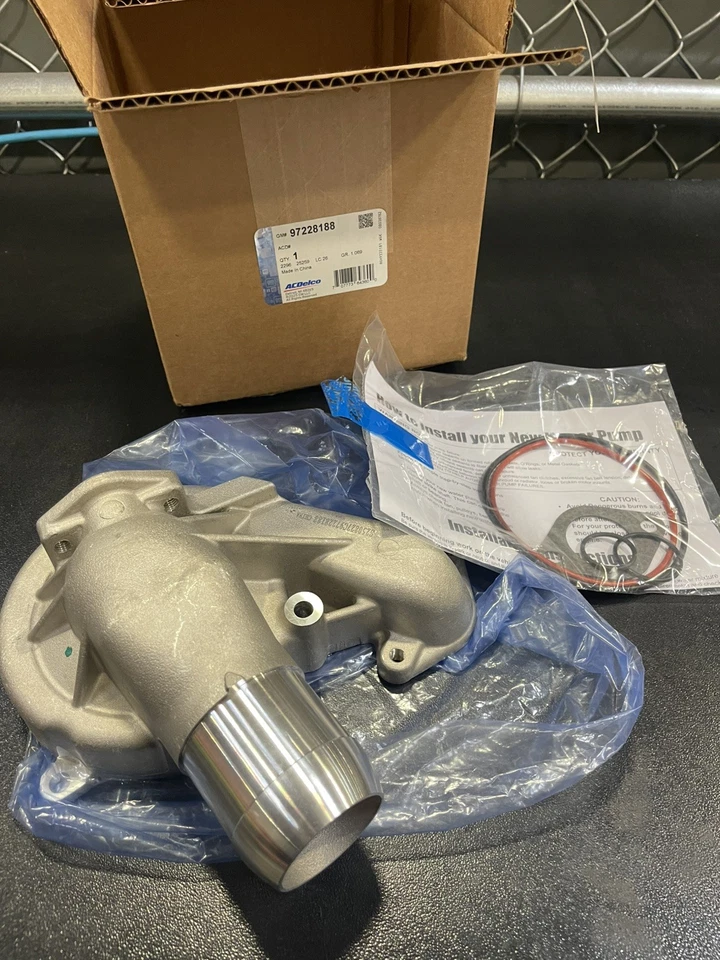97228188 Cubierta de bomba de agua AC Delco para Chevy Chevrolet Silverado 2500 HD GMC Foto 1 de 2
