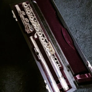 YAMAHA YFL-881 Flute - Picture 1 of 20