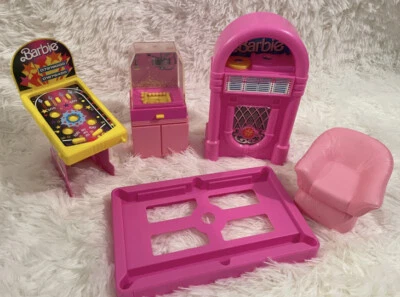 Juego de sala de juegos Barbie vintage 1988 muebles rosa para casa de muñecas Foto 1 de 4