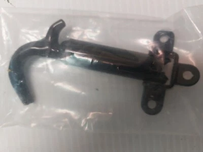 Защелка капота 1928-29 Ford модель A с 3 отверстиями, A-16750-A/ABK, черная - Изображение 1 из 3