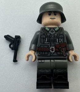 Lego Minifigura Oficial Alemán Segunda Guerra Mundial (Antiaéreo) - The Minifig Co - TMC - Imagen 1 de 4