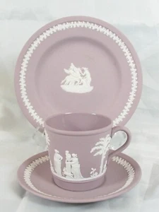 Vintage Wedgwood Jasperware Trio Brewster Flat Cup & Saucer Set & Bread Plate - Picture 1 of 7