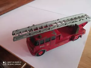 MERRYWEATHERN FIRE ENGINE NUMERO 15 MATCHBOX LESNEY KING SIZE - Picture 1 of 5