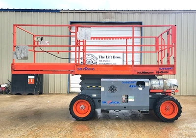Ножничный подъемник для пересеченной местности 2007 Skyjack SJ6826 RT 26 футов двухтопливный полный привод Genie JLG - Изображение 1 из 4