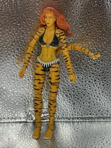 Figura Toybiz Marvel Legends Tigra Build Nemesis serie BAF West Coast Avengers - Imagen 1 de 6