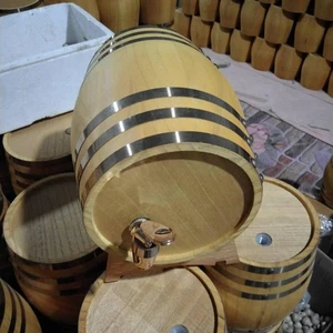 1.5L Oak Barrel Drinking Bucket Gift Decanter for Family Home Entertaining - Picture 1 of 6