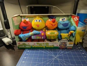 Fisher Price Sesamstraße Elmo & sein Reiseband Kinderwagen Krippe Spielzeug Vintage Neu aus altem Lagerbestand - Bild 1 von 4