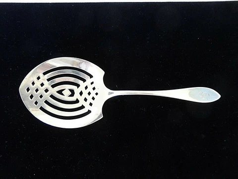 Fancy Cut 1905 Towle Lafayette Sterling Silver 6 7/8" Cucumber Serving Spoon Cover