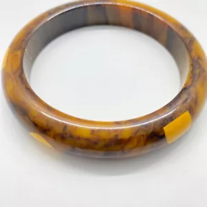 Vintage Bakelite halber Punkt Armreif Armband marmoriert karamellbraun mit Buttergelb - Bild 1 von 8