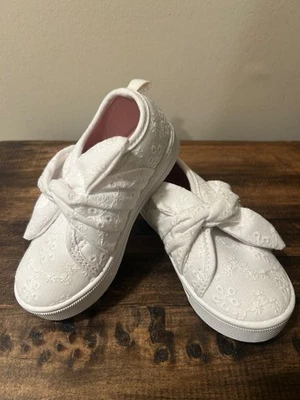 Zapatos sin cordones OshKosh B'Gosh bebé talla 7 blancos con ojales lavables a máquina Foto 1 de 4