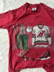 Vintage 90s NHL New Jersey Devils Nutmeg Jersey Skates Puck Graphic Shirt M RARE - Picture 1 of 7