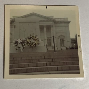 "La tumba del soldado desconocido 1968 foto vintage 3 1/2"" X 3 1/2"" Bx4" - Imagen 1 de 3