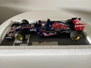 Minichamps 1/18 Max Verstappen 2015 Australian GP First Race Toro Rosso  - Picture 1 of 12