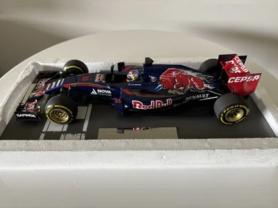 Minichamps 1/18 Max Verstappen 2015 Australian GP First Race Toro Rosso  - Image 1 of 4