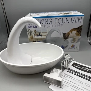 Pioneer Pet Swan Fontana per Cani e Gatti - Capacità 80 oz - Foto 1 di 7