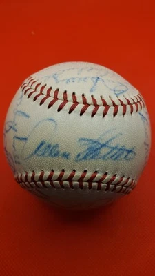 Balón firmado por el equipo de los Medias Blancas 1948 - 26 sigs - Beckett - HOF Appling, Lyons, Faber  Foto 1 de 4
