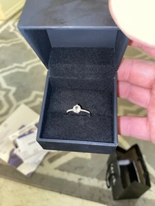 14k White Gold .53ct Round Diamond Engagement Halo Ring Size 7 Twist - Picture 1 of 3