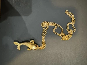 Collana vintage con ciondolo pesce tono oro apre bocca - Foto 1 di 5