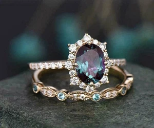 Anillo de compromiso nupcial de alejandrita enchapado en oro rosa de 14 quilates de 3,50 quilates ovalado creado en laboratorio - Imagen 1 de 3