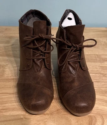 Maurices Boots Women's Size 9 Brown Faux Leather Wedge Ankle Lace Up Booties New - Image 1 of 4