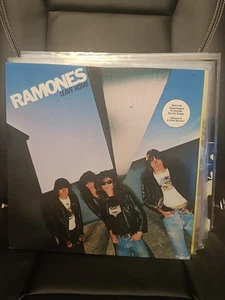 Ramones – Leave Home Lp Vinyl Usa Winchester pressing Punk Hardcore - Picture 1 of 7