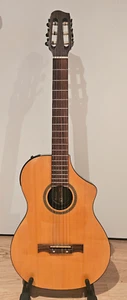 Line 6 Variax Acoustic 300 Nylon Gitarre wie neu - Bild 1 von 7