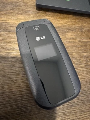 Teléfono abatible LG 440G en perfecto estado de TracFone GPLG440GB Foto 1 de 4