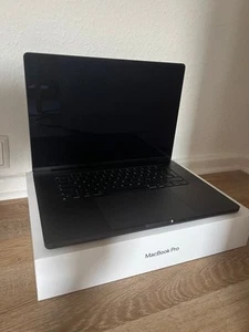 Apple MacBook Pro 16" 2024 M4 Pro/24 Ram/ 512 GB Space Schwarz - Bild 1 von 13