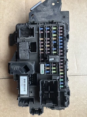2016 FORD F350 FUSE BOX RELAY MODULE FC3T-14B476-BC OEM - Image 1 of 4
