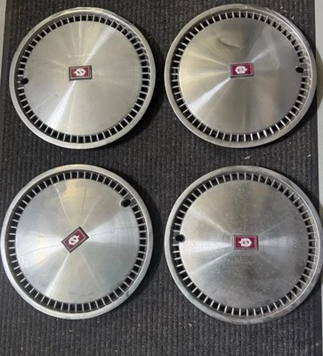 4 tapacubos Oldsmobile Custom Cruiser 1986 usados Foto 1 de 4