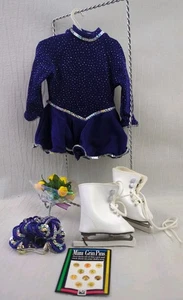 American Girl Puppe lila Glitzer Eislauf Outfit mit Zubehör - Bild 1 von 17