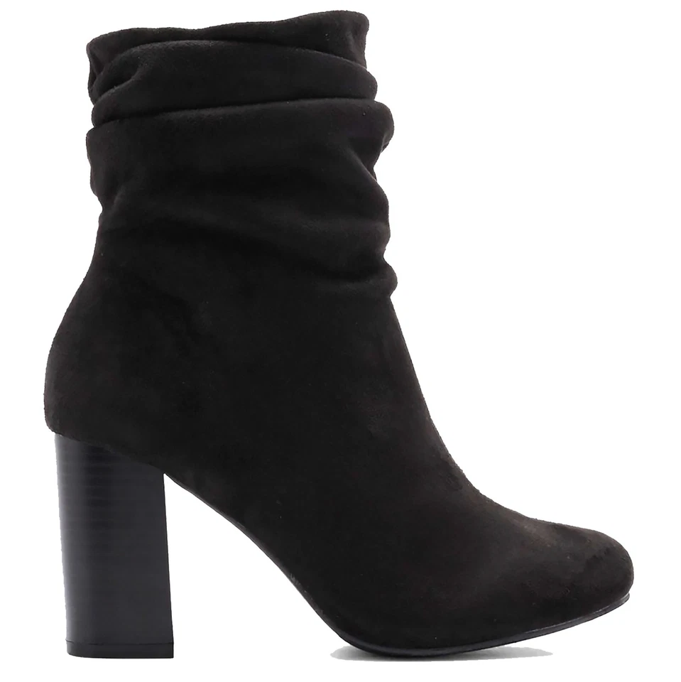 NUEVO EN CAJA Bota Catherine Malandrino Acanalada Aplastada Negra Gamuza Tobillo IDA 7 o 7.5 NUEVA Foto 1 de 4