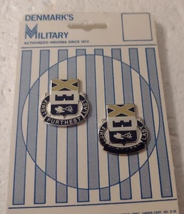 139th INFANTRY REGIMENT DI DUI UNIT CREST INSIGNIA PAAIR ON DENMARK'S CARD:E1-K8 - Picture 1 of 1