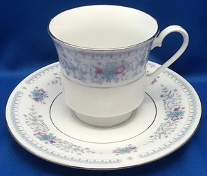 Taza y platillo Crown Ming Harmony 6 oz azul floral con platino - Imagen 1 de 11