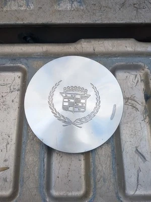 Cadillac DeVille tapa central aluminio mecanizado 1991 1992 1993 parte # 3543662 05R Foto 1 de 4