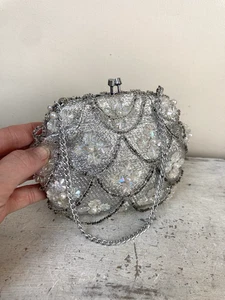 Vintage Perlen Handtasche 60er Jahre Silber Blumenform Perlen Retro Disco Top Henkel - Bild 1 von 9