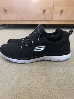 斯凯奇女式 Summit 运动鞋黑色/蓝色 10 码全新 — 第 1/4 张图片