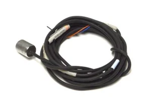 KEYENCE EM-014P PROXIMITY SWITCH - Picture 1 of 1