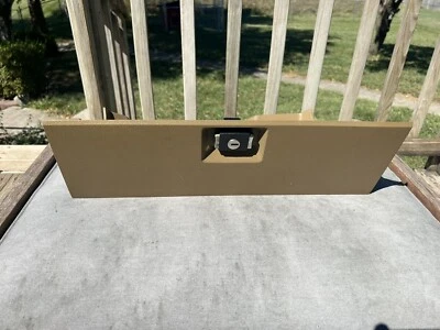 Guantera Mustang 78-83 Mercury Zephyr 79-83 bronceada Foto 1 de 4