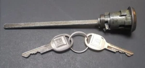 1964 1965 Chevelle Malibu Trunk Lock gasket lock rod and clip - Picture 1 of 5