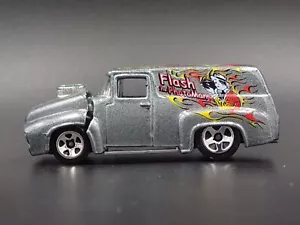 1956 56 Ford F100 Pannello Consegna Furgone Grigio 1:64 Diorama Scala Modellino - Foto 1 di 4