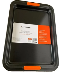 Le Creuset Non-Stick Bakeware Swiss Roll Pan 33 cm, New - Picture 1 of 6