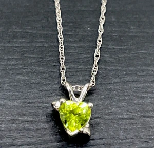 Collar de cadena colgante corazón piedra nacimiento agosto peridoto oro blanco 10k 18" - Imagen 1 de 7
