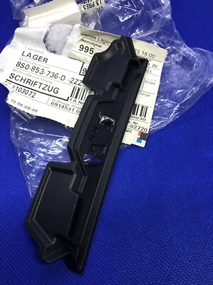 Badge Audi Supporto Clip Logo TTRS TT 8S Griglia Originale 8S08537552ZZ Nuovo - Immagine 1 di 4