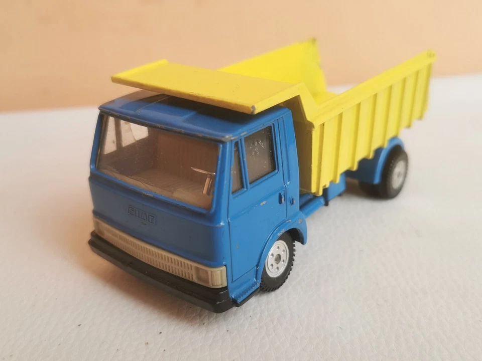 burago Fiat 50 nc trasporto sbbia o ghiaia scala 1,43 - Immagine 1 di 4