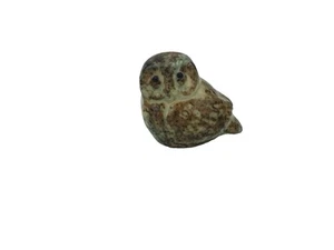 Statuina gufo marrone maculato in gres miniatura vintage 1,5"H x 1,5"L x 1"W - Foto 1 di 6